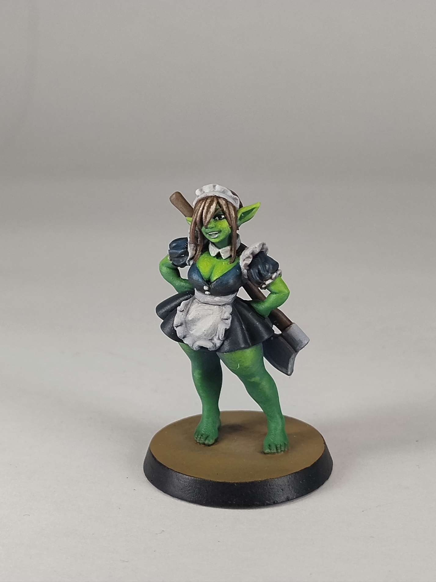 Female Goblin 23 : une figurine Gobeline pleine d'humour imprimée en résine 32 mm — photo 1